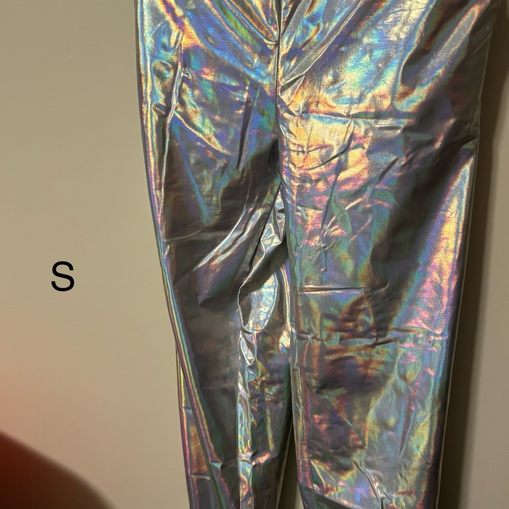 Holographic Pants